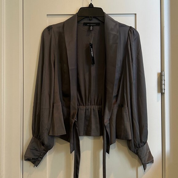 *NEW* White House Black Market Wrap Blouse - size 4P - Picture 4 of 7